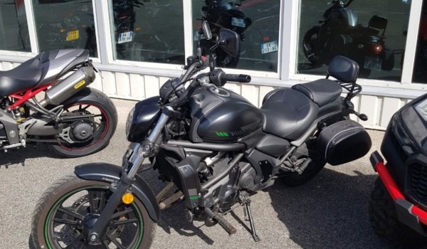 KAWASAKI 650 VULCAN S PREMIÈRE MAIN BRIDALE A2