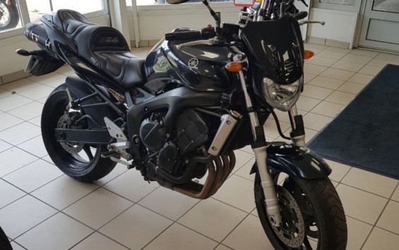 YAMAHA FZ6
