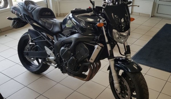 YAMAHA FZ6