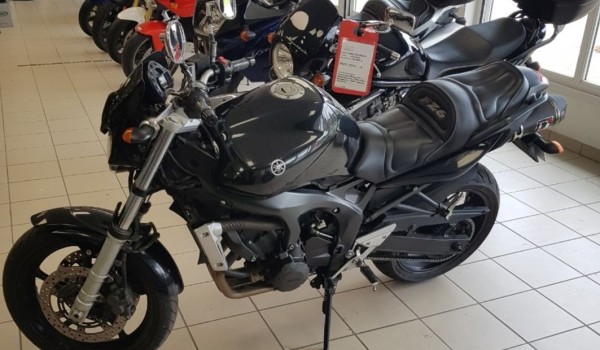YAMAHA FZ6