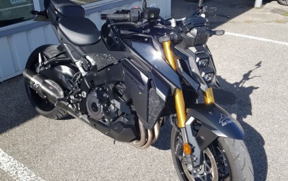 Roadster Suzuki GSX-S 1000 full black