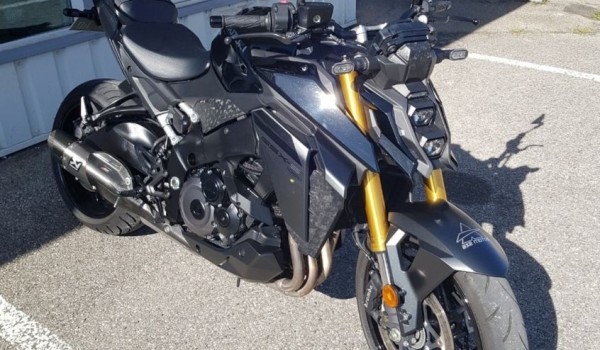 Roadster Suzuki GSX-S 1000 full black