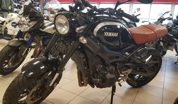 Yamaha 900 xsr mt09