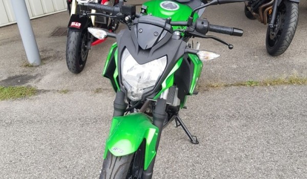 Kawasaki Z 125 589 kms premiere main