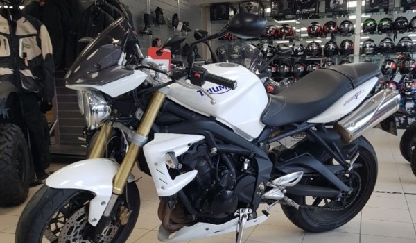 Triumph street triple 675