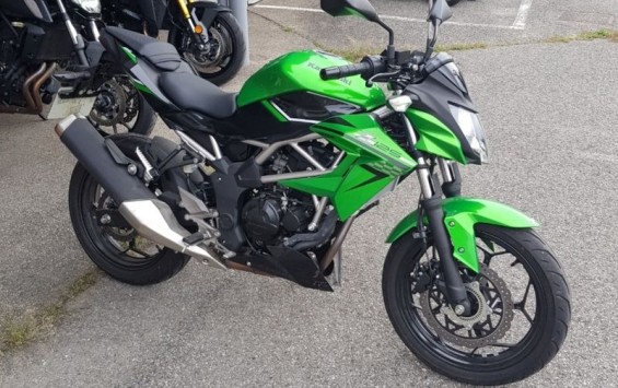Kawasaki Z 125 589 kms premiere main